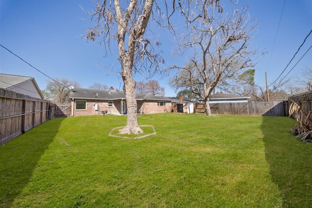 9115 Tanager Street, Houston, TX 77036