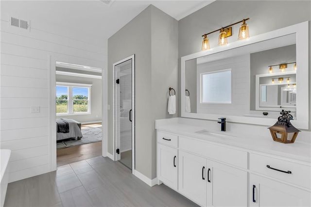 9282 Pickering Street, Lenexa, KS 66227