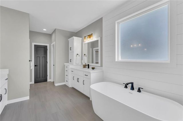 9282 Pickering Street, Lenexa, KS 66227