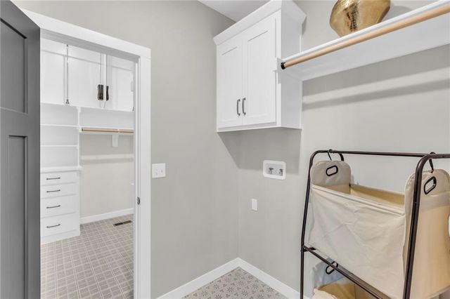 9282 Pickering Street, Lenexa, KS 66227