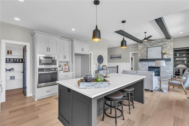 9282 Pickering Street, Lenexa, KS 66227