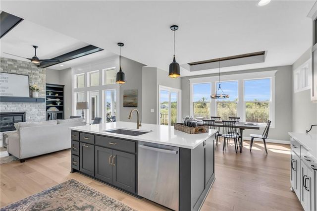 9282 Pickering Street, Lenexa, KS 66227