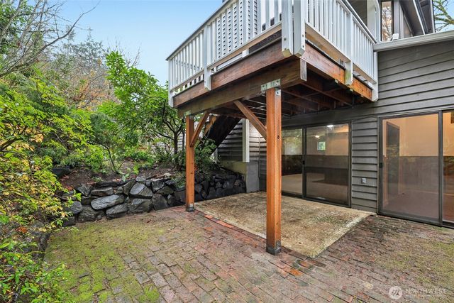 7033 NE 148th Place, Kenmore, WA 98028