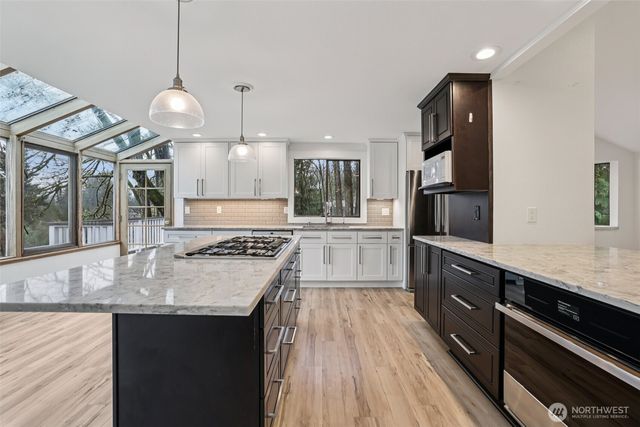 7033 NE 148th Place, Kenmore, WA 98028