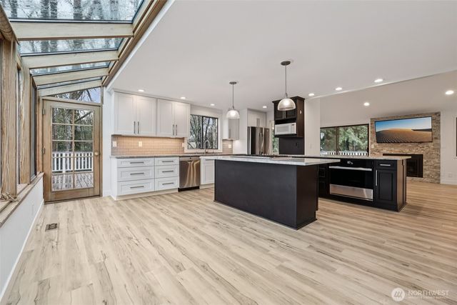 7033 NE 148th Place, Kenmore, WA 98028