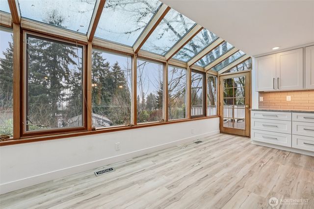 7033 NE 148th Place, Kenmore, WA 98028