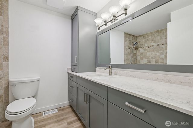 7033 NE 148th Place, Kenmore, WA 98028