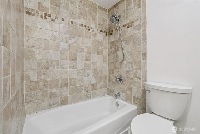 7033 NE 148th Place, Kenmore, WA 98028