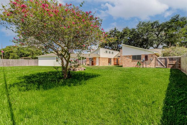 4322 Billy Lane, Fresno, TX 77545