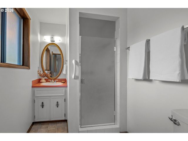 18810 Ne CLACKAMAS St, Portland, OR 97230