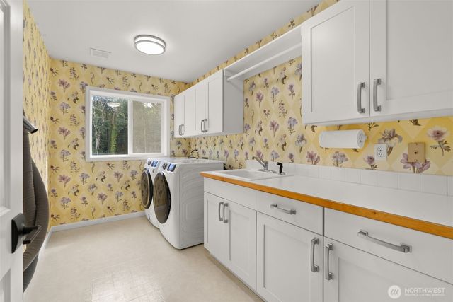 3301 Gravelly Beach Loop NW, Olympia, WA 98502