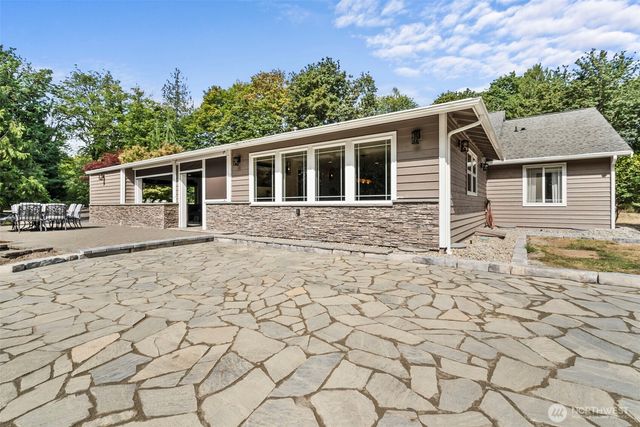 3301 Gravelly Beach Loop NW, Olympia, WA 98502