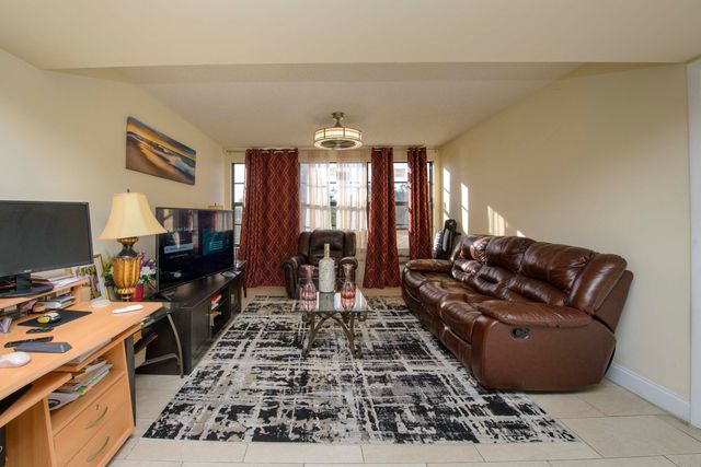 3515 Village Boulevard 304, West Palm Beach, FL 33409