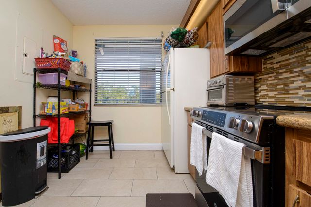 3515 Village Boulevard 304, West Palm Beach, FL 33409