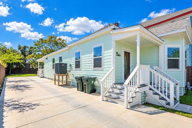 3823 Sealy Street, Galveston, TX 77550