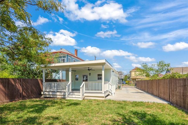3823 Sealy Street, Galveston, TX 77550
