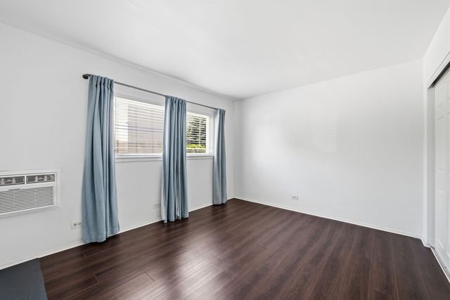 4439 Arbor Circle 1, Downers Grove, IL 60515