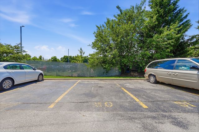 4439 Arbor Circle 1, Downers Grove, IL 60515