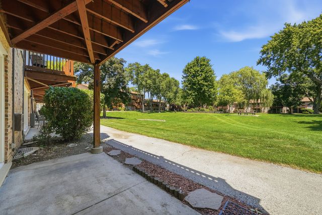 4439 Arbor Circle 1, Downers Grove, IL 60515