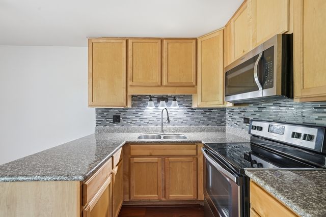 4439 Arbor Circle 1, Downers Grove, IL 60515