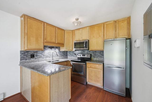 4439 Arbor Circle 1, Downers Grove, IL 60515