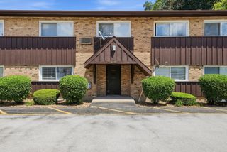 4439 Arbor Circle 1, Downers Grove, IL 60515