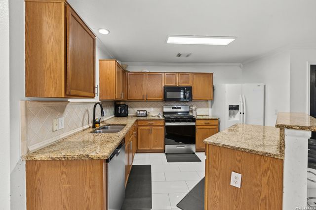8119 Ellerston, Selma, TX 78154