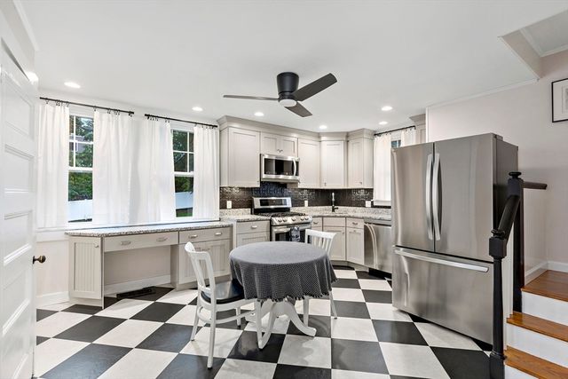 97 Allerton St, Plymouth, MA 02360
