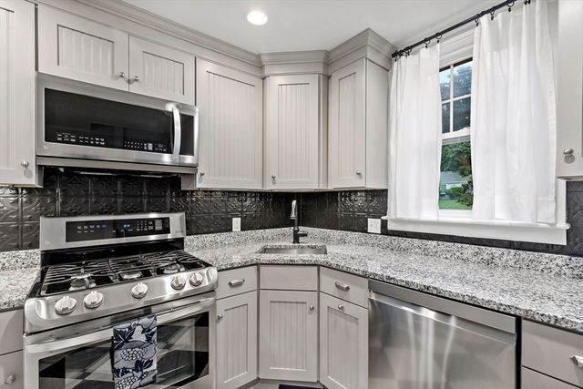 97 Allerton St, Plymouth, MA 02360