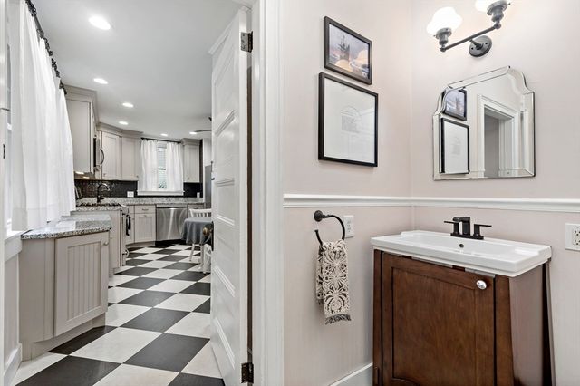 97 Allerton St, Plymouth, MA 02360