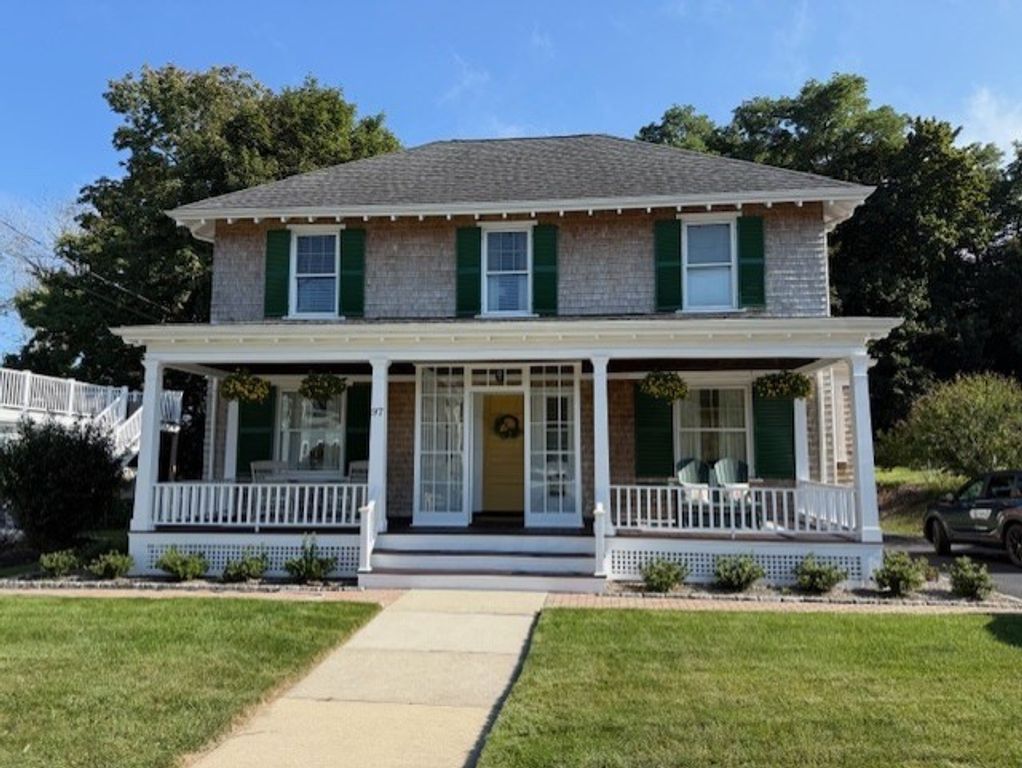 97 Allerton St, Plymouth, MA 02360
