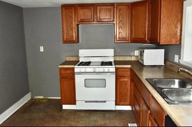 1503 PARIS RD, Columbia, MO 65201