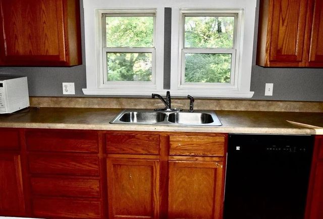 1503 PARIS RD, Columbia, MO 65201