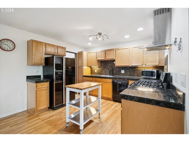7568 N GILBERT Ave, Portland, OR 97203