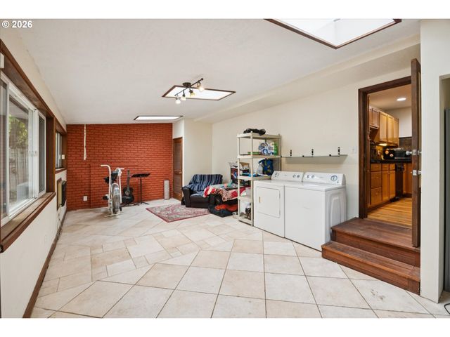 7568 N GILBERT Ave, Portland, OR 97203