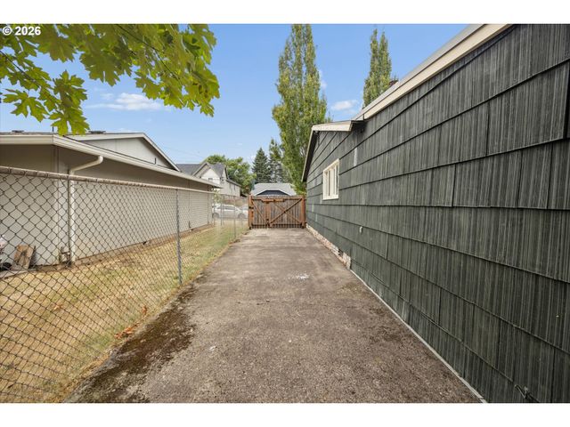 7568 N GILBERT Ave, Portland, OR 97203