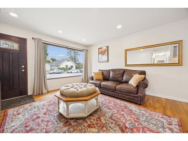 7568 N GILBERT Ave, Portland, OR 97203