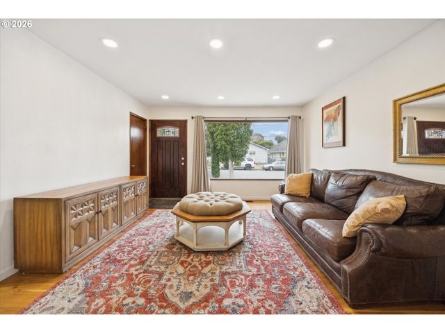 7568 N GILBERT Ave, Portland, OR 97203