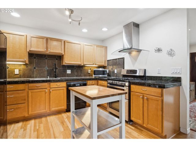 7568 N GILBERT Ave, Portland, OR 97203