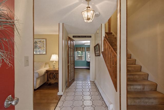 10 Roberta Dr, Wareham, MA 02532