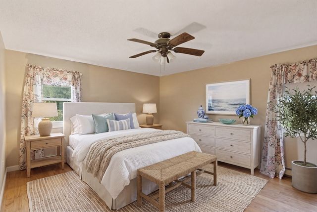 10 Roberta Dr, Wareham, MA 02532