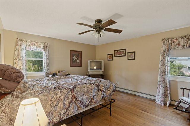 10 Roberta Dr, Wareham, MA 02532