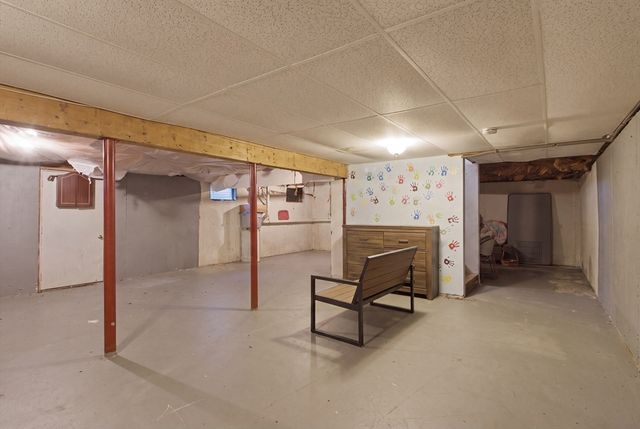 10 Roberta Dr, Wareham, MA 02532