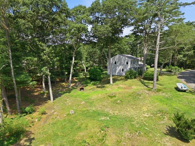 10 Roberta Dr, Wareham, MA 02532