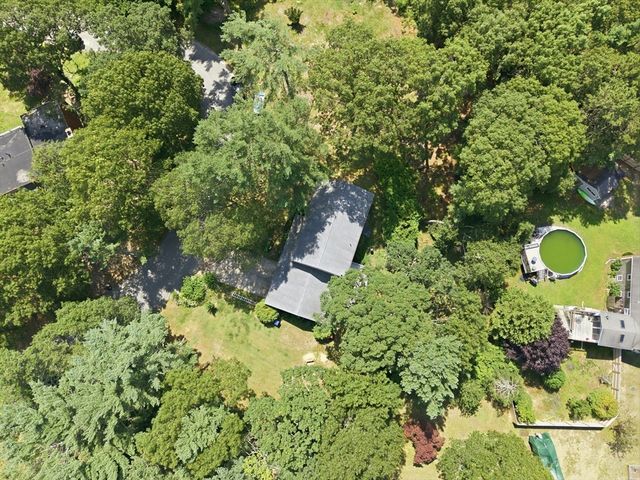 10 Roberta Dr, Wareham, MA 02532