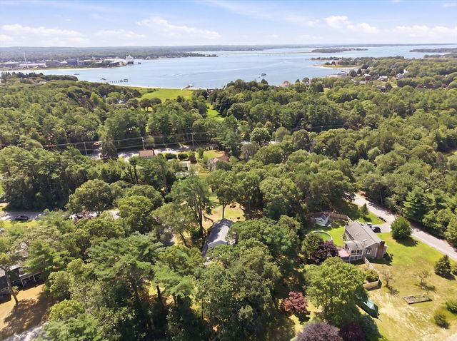 10 Roberta Dr, Wareham, MA 02532