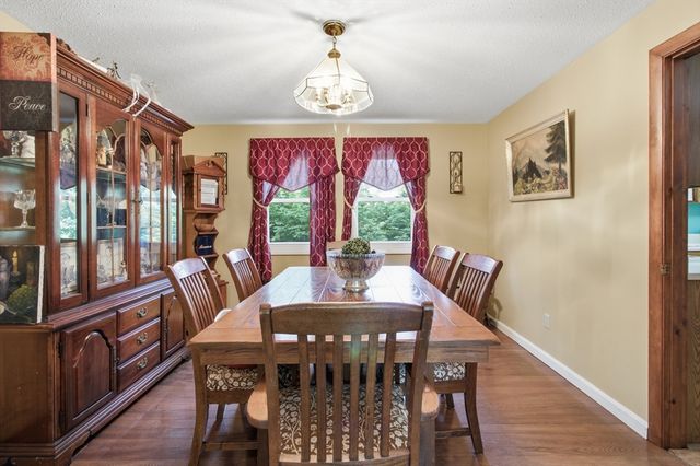 10 Roberta Dr, Wareham, MA 02532