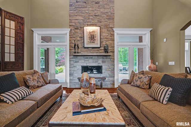 12925 N Woodland Ridge Drive, Dunlap, IL 61525