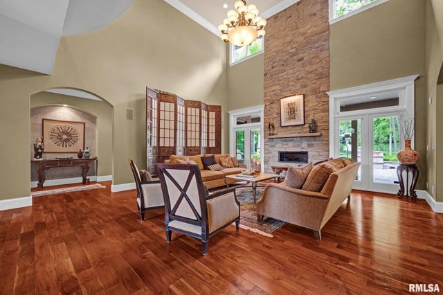 12925 N Woodland Ridge Drive, Dunlap, IL 61525