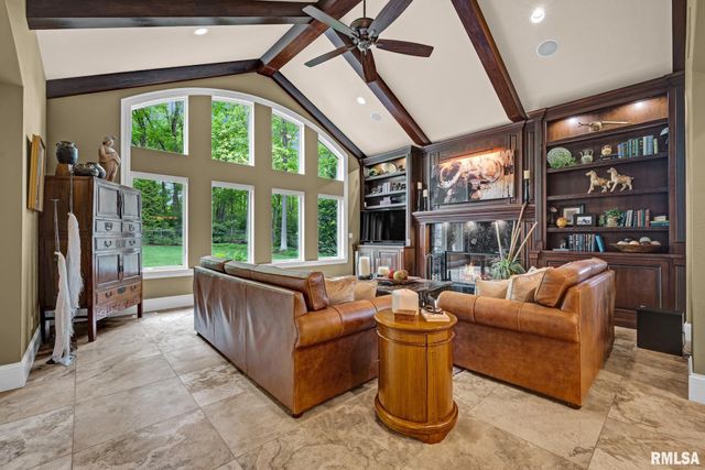 12925 N Woodland Ridge Drive, Dunlap, IL 61525